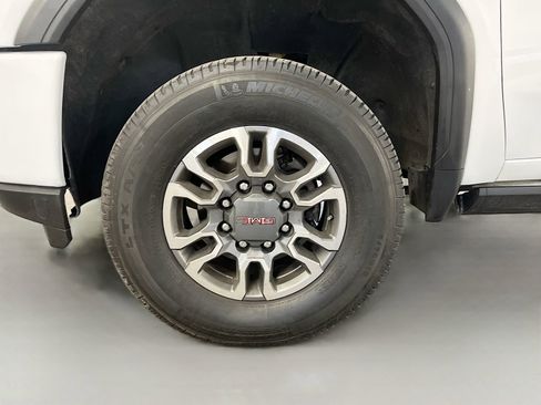Used 2023 GMC Sierra 2500 AT4 image 30