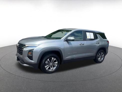 Used 2025 Chevrolet Equinox LT FWD image 8
