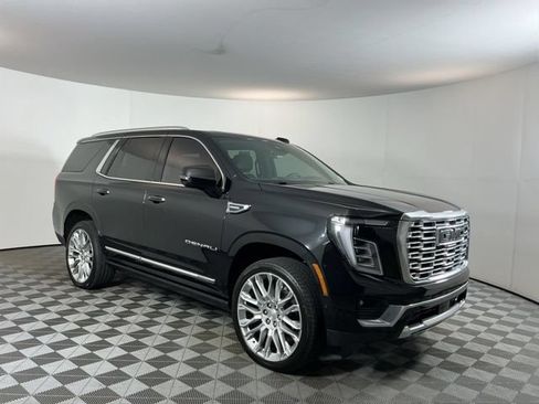 Used 2026 GMC Yukon Denali w/ Denali Reserve Package AWD/4WD image 3