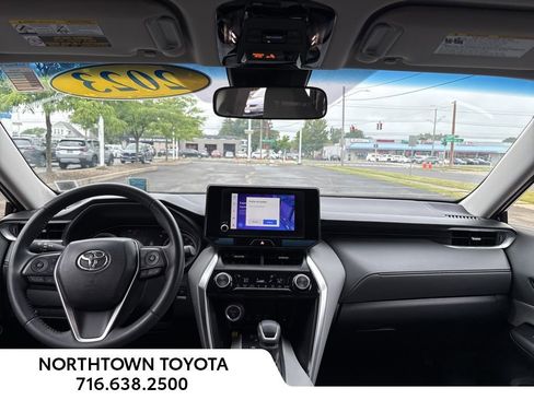 Used 2023 Toyota Venza LE image 14