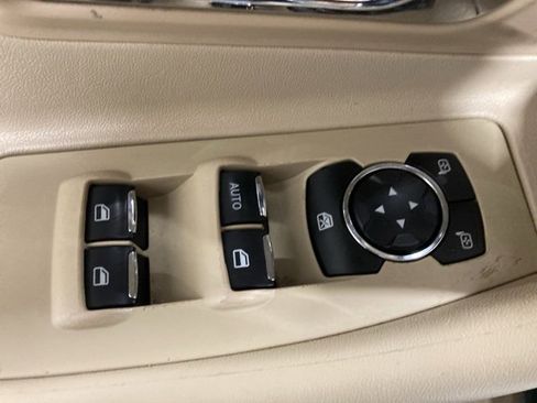 Used 2013 Ford Taurus SEL image 12