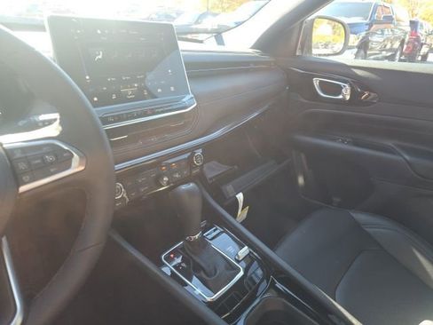 New 2026 Jeep Compass Limited image 24