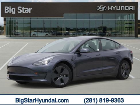 Used 2023 Tesla Model 3 Standard Range RWD image 1