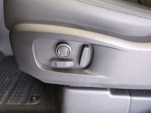 New 2025 Land Rover Defender 110 S image 21