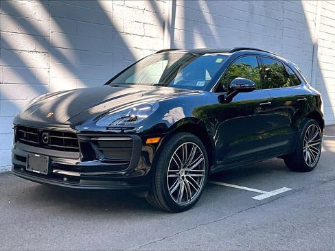 Certified 2026 Porsche Macan AWD/4WD image 1