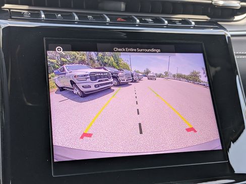 Certified 2024 Jeep Grand Cherokee Laredo w/ Trailer Tow Package AWD/4WD image 19
