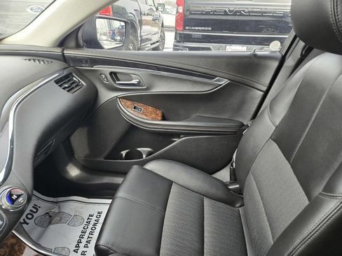 Used 2014 Chevrolet Impala LT w/ Convenience Package image 16