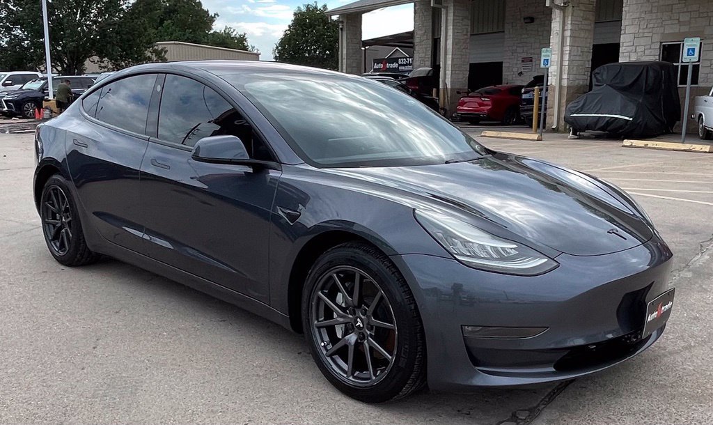 Used 2019 Tesla Model 3 Standard Range RWD image 2