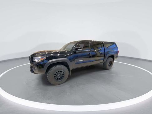Used 2018 Toyota Tacoma TRD Off-Road image 4