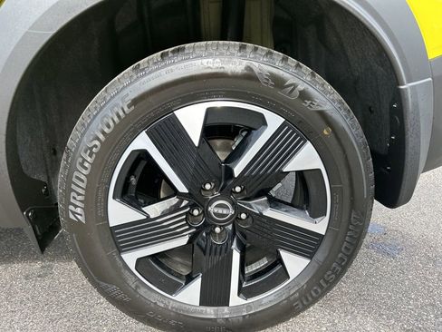 Used 2025 Nissan Kicks SR image 39