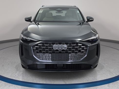 Used 2025 Audi Q5 Premium Plus w/ Premium Plus AWD/4WD image 2