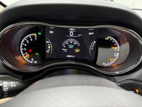 Used 2019 Jeep Grand Cherokee Laredo AWD/4WD image 17