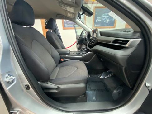 Used 2024 Toyota Highlander LE image 15