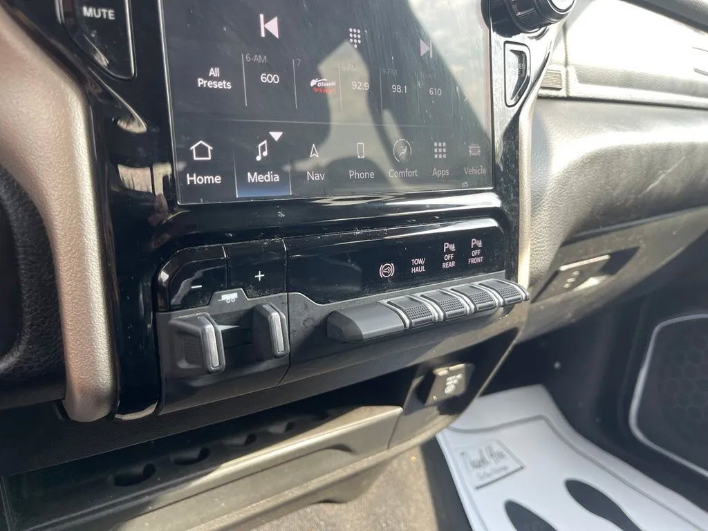Used 2024 RAM 2500 Laramie AWD/4WD image 30