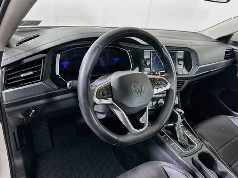 Certified 2023 Volkswagen Jetta SE w/ Panoramic Sunroof Package FWD image 10