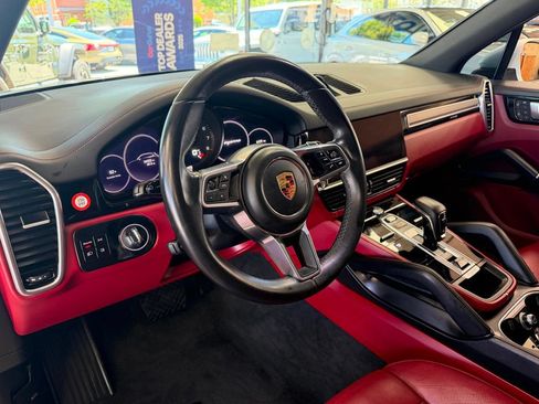 Used 2023 Porsche Cayenne AWD/4WD image 18