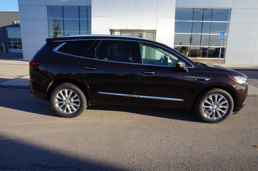 Used 2018 Buick Enclave Premium w/ Trailering Package AWD/4WD image 1