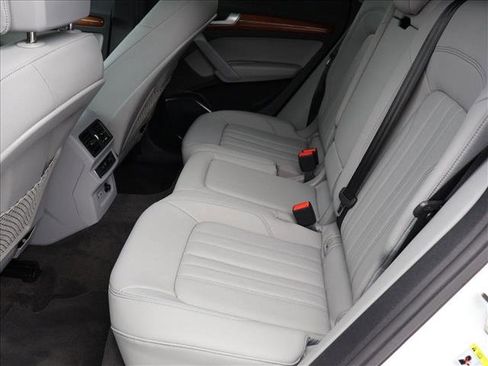 Used 2023 Audi Q5 2.0T Premium w/ Convenience Package AWD/4WD image 24