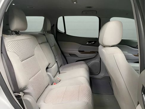 Used 2017 GMC Acadia SLE w/ LPO, Cargo Package FWD image 13