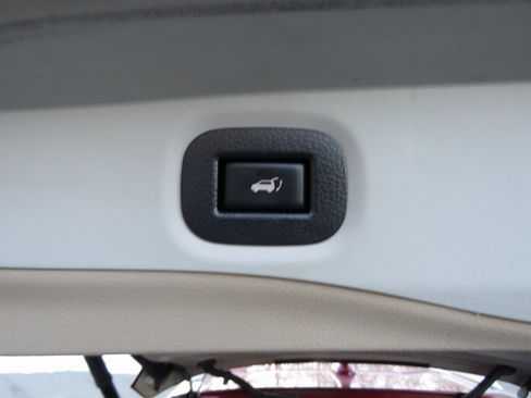 Used 2018 Nissan Rogue SL image 17