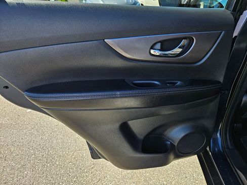 Used 2015 Nissan Rogue SV w/ SV Premium Package AWD/4WD image 14