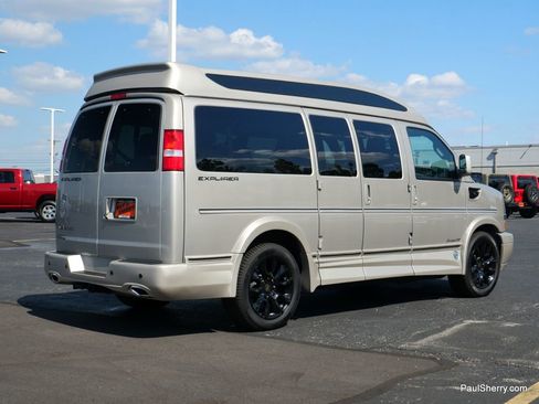 Used 2023 Chevrolet Express 2500 image 18