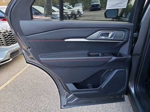 New 2026 Ford Explorer ST-Line w/ ST-Line Street Pack image 12