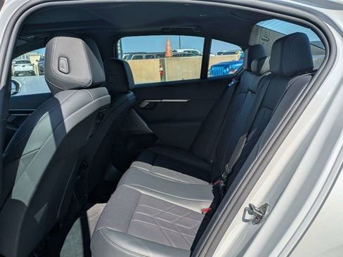 Used 2025 BMW 530i RWD image 12
