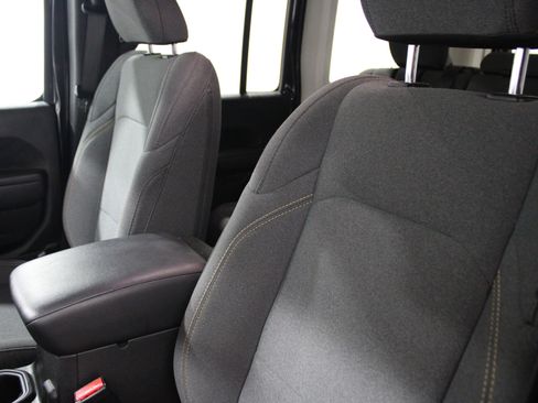 Used 2024 Jeep Wrangler Unlimited image 6