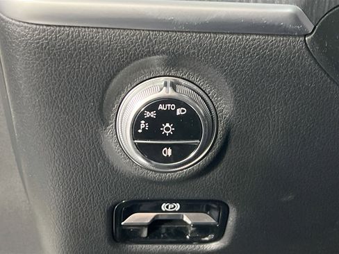 Used 2023 Mercedes-Benz C 300 4MATIC Sedan image 10