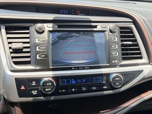 Used 2018 Toyota Highlander XLE FWD image 23