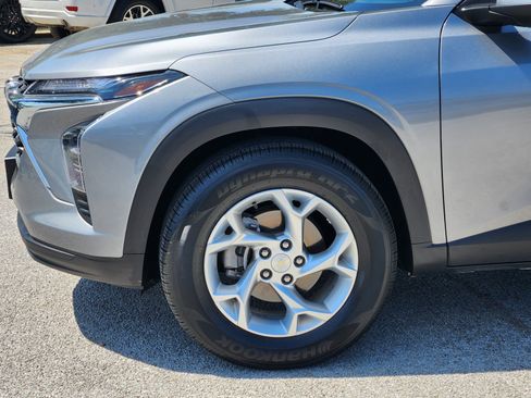 Used 2024 Chevrolet Trax LS w/ LS Convenience Package FWD image 24