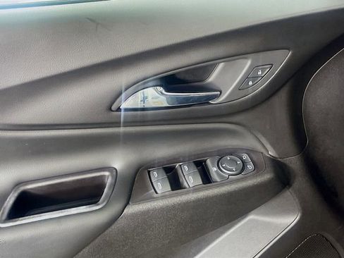 Used 2018 Chevrolet Equinox LT w/ Sun & Infotainment Package FWD image 18