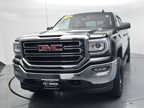 Used 2017 GMC Sierra 1500 SLE w/ SLE Value Package AWD/4WD image 3