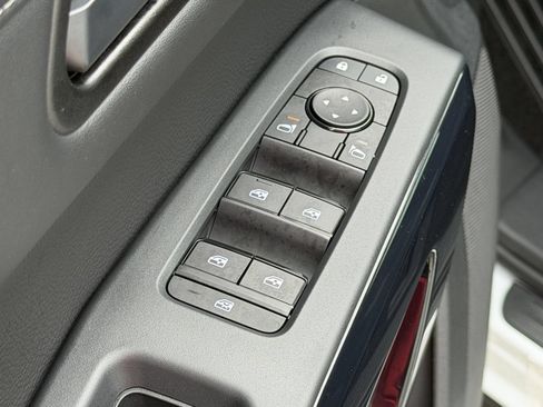 New 2026 Nissan Pathfinder SV w/ SV Premium Package FWD image 18