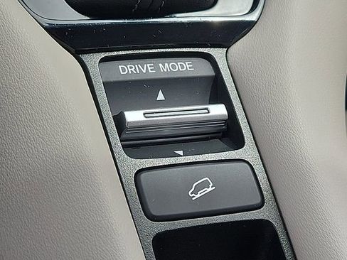 Used 2025 Honda HR-V LX image 24