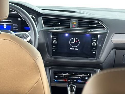 Used 2022 Volkswagen Tiguan SE image 17