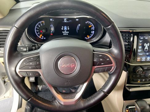 Used 2022 Jeep Grand Cherokee Laredo E image 11