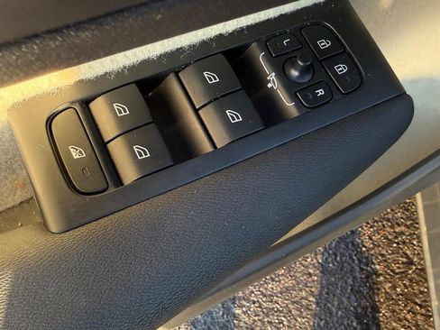 Used 2023 Volvo XC40 B5 Ultimate w/ Protection Package Premier image 15