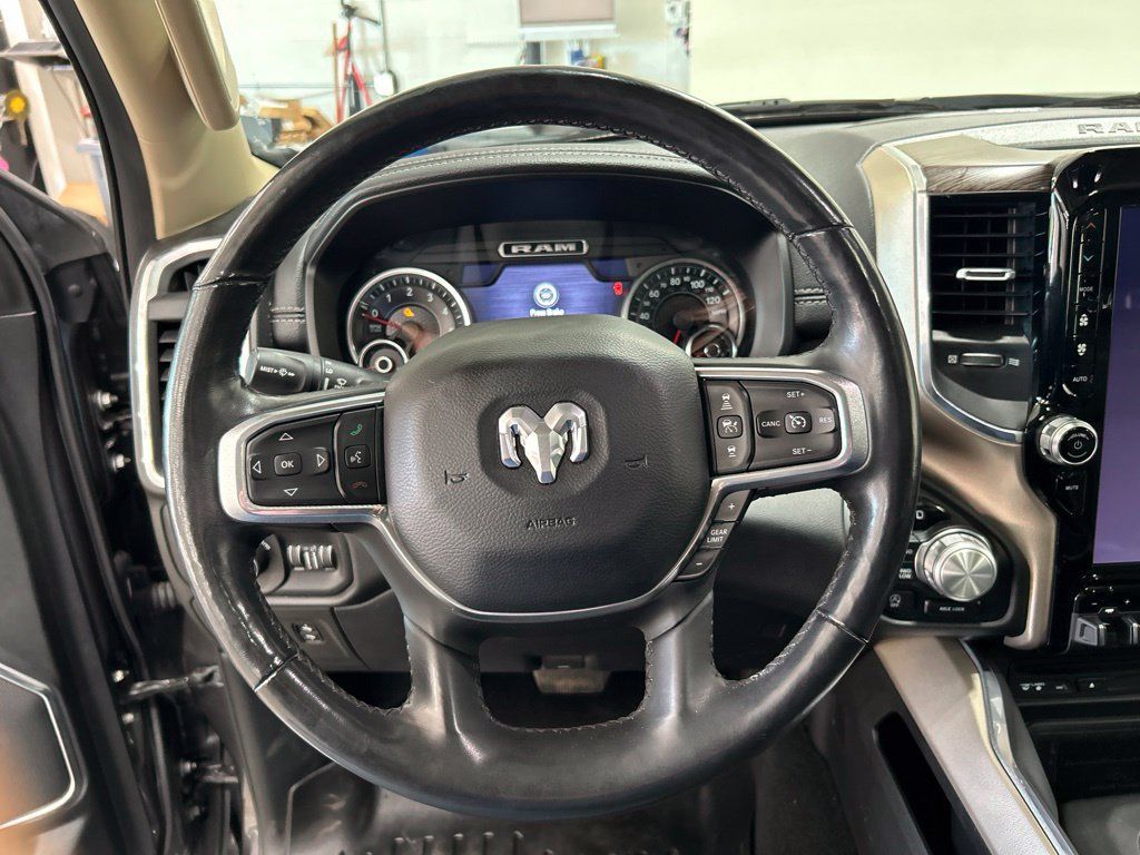 Used 2019 RAM 1500 Laramie AWD/4WD image 16