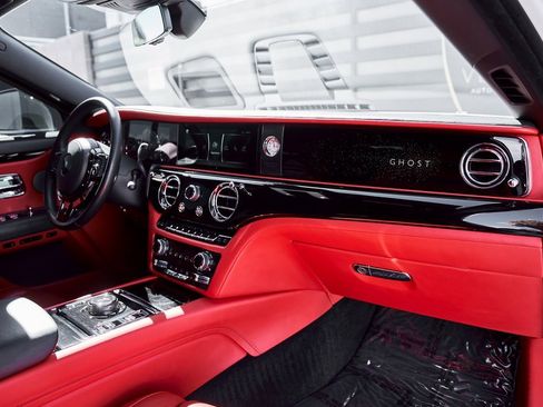 Used 2022 Rolls-Royce Ghost w/ Ghost Package image 47