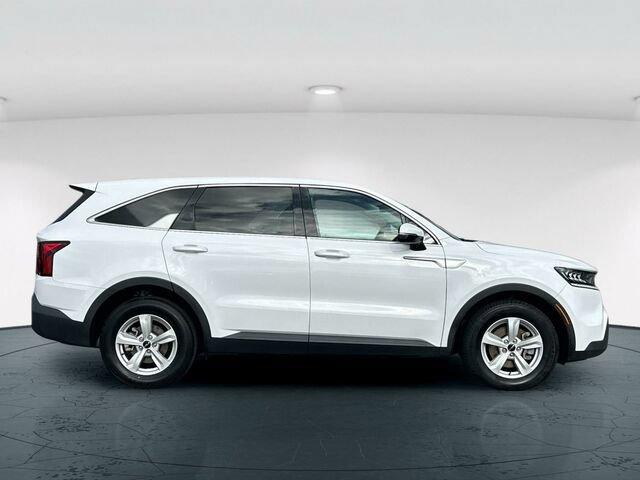 Used 2023 Kia Sorento LX FWD image 7