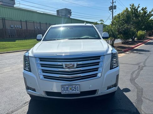 Used 2018 Cadillac Escalade Platinum AWD/4WD image 8
