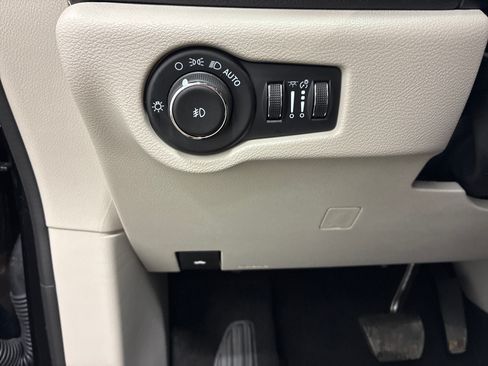 Certified 2024 Chrysler Pacifica Touring-L AWD/4WD image 20