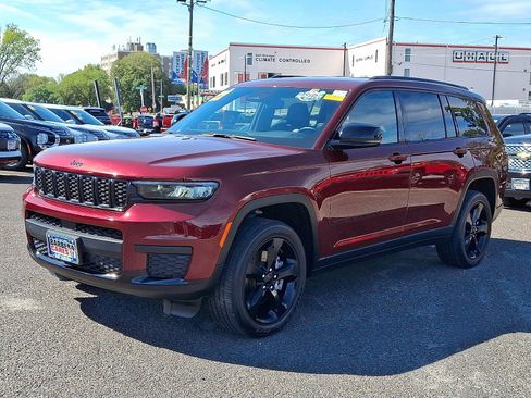 Used 2022 Jeep Grand Cherokee L Laredo image 3