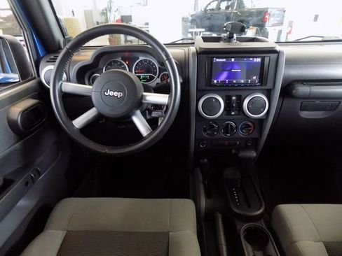 Used 2010 Jeep Wrangler Unlimited Sahara image 12