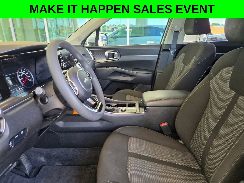 Used 2023 Kia Sorento LX AWD/4WD image 9