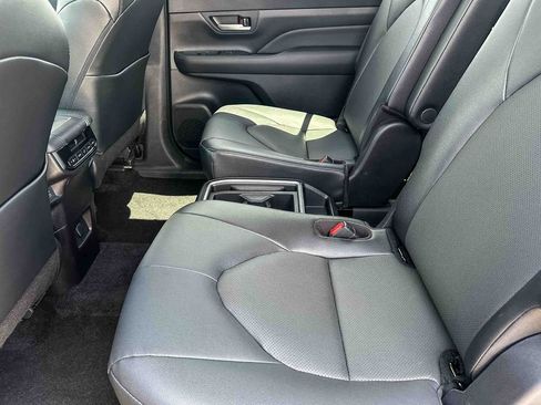 Certified 2025 Toyota Grand Highlander AWD image 18