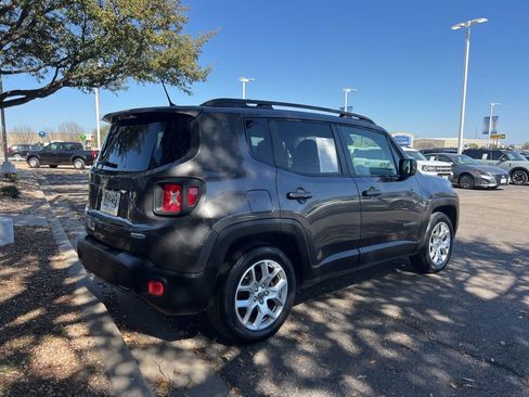 Used 2017 Jeep Renegade Latitude image 7