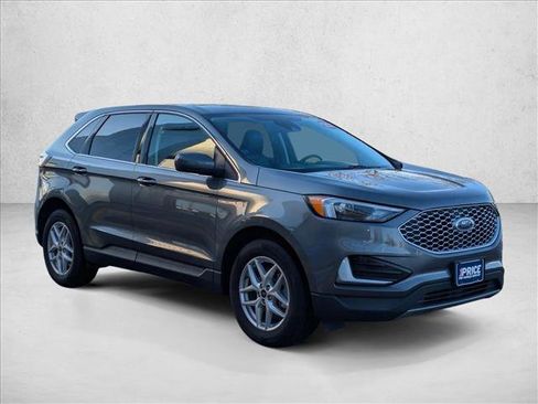 Used 2023 Ford Edge SEL image 3